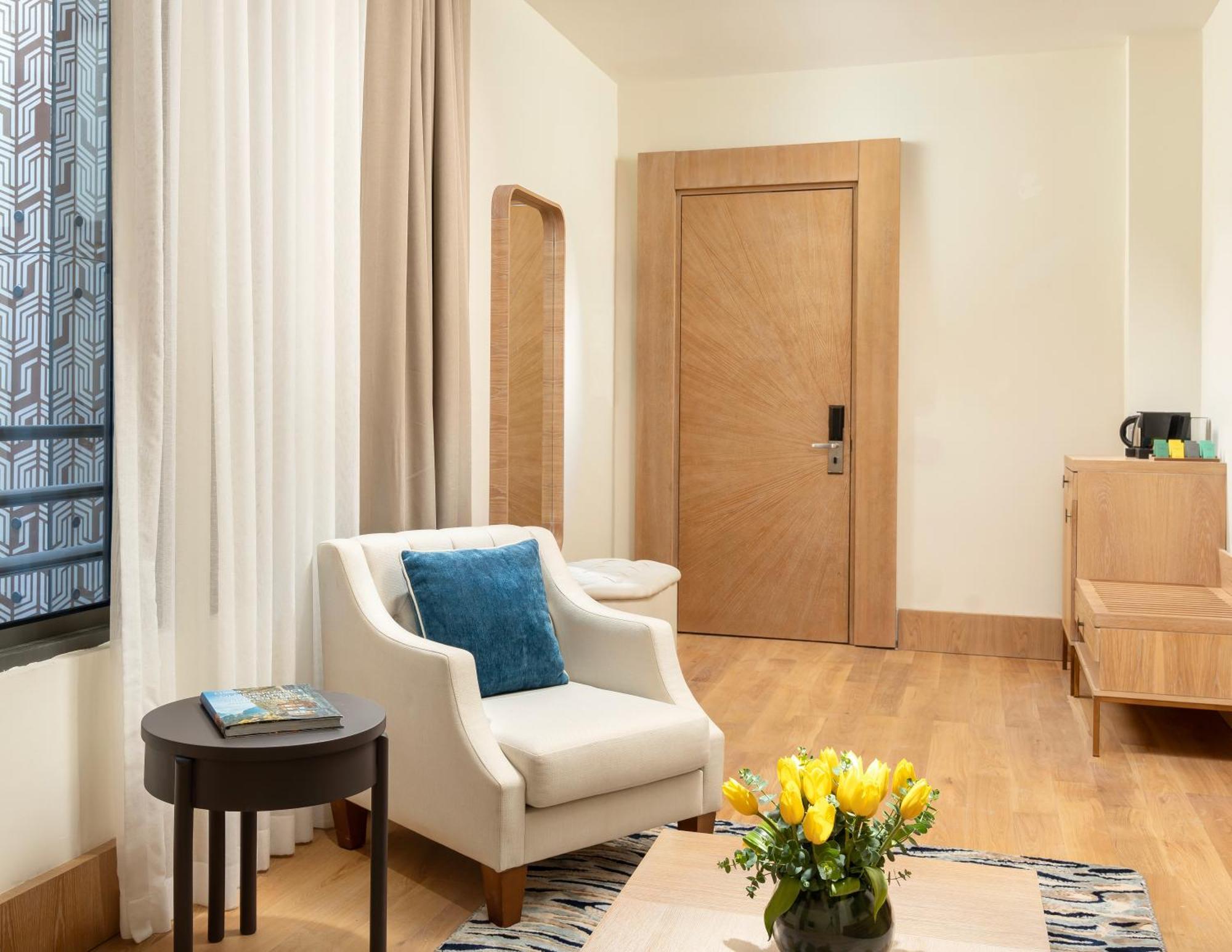Отель Swissotel Living 5*