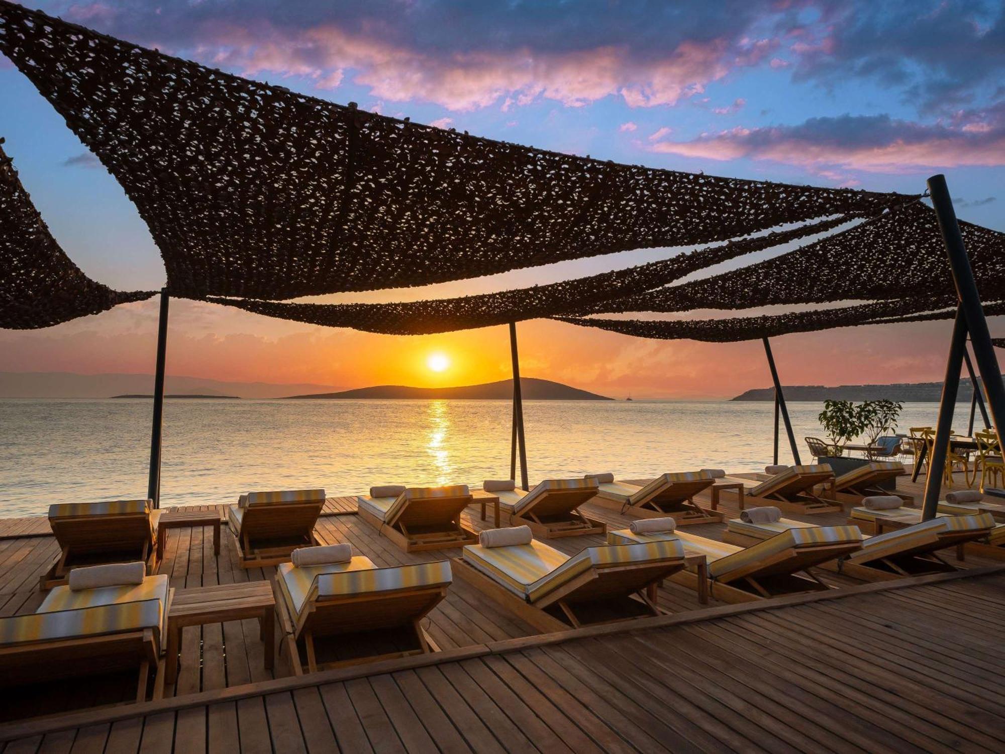 Отель Swissotel Living 5*